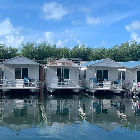 Aqua Lodges At Hurricane Hole Marina Stock Island Exterior foto