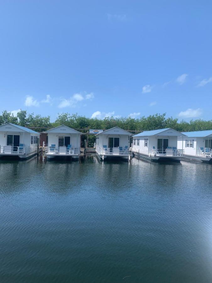 Aqua Lodges At Hurricane Hole Marina Stock Island Exterior foto